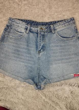 Светлые джинсовые шорты1 фото