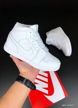 Черевики зимові жіночі nike air jordan 1 retro білі, найк джордан ретро 1 шкіряні, всередині хутро / кросівки nike air jordan 1 mid winter (з хутром)