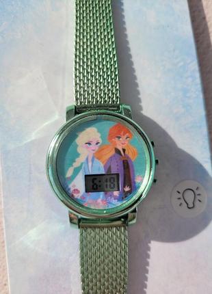 Цифровий наручний годинник із підсвіченим циферблатом frozen disney c&a3 фото