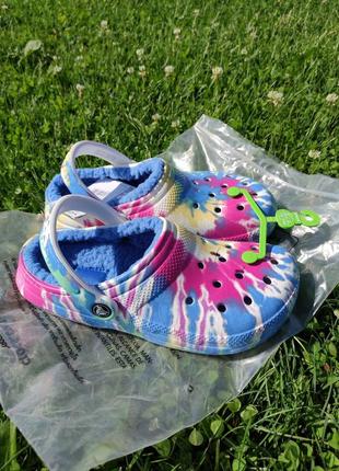 Crocs classic lined tie dye clog black/multi 37-38 24см Детские сапоги crocs 29 нові оригінал крокси