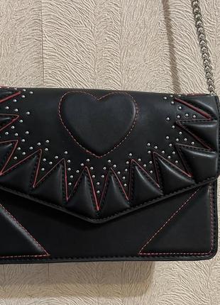 Сумка zara чорна на цепочці.
