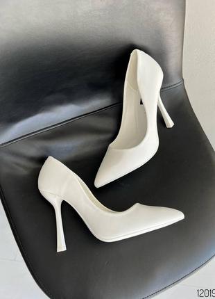 Ніжні білі лодочки туфлі жіночі на високому каблучці3 фото