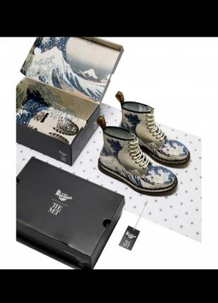 Dr. martens

черевики 1460 the met multi masterpiece велика хвиля