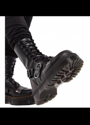 Dr. martens
высокие ботинки на платформе jadon zip hi stud black smooth1 фото
