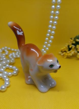 Кот-озорник полонное ссср фарфоровая сувенирная статуэтка котенок