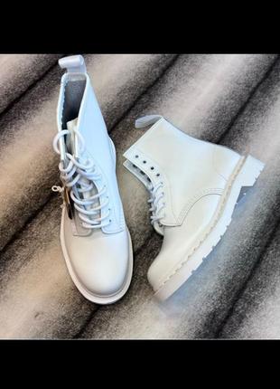 Dr. martens
жіночі шкіряні білі черевики  мартінси моно 1460 mono white smooth