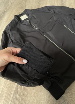 Базовый черный бомбер куртка на молнии манжетами карманами объемная selected homme s/m6 фото