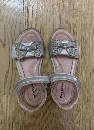 Детские босоножки