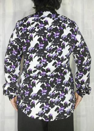 Красивая блузка в цветах с черным воротником2 фото