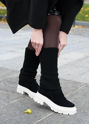 Жіночі замшеві чоботи ботфорти з трикотажним панчохом чорні кремова підошва sock-11812 фото