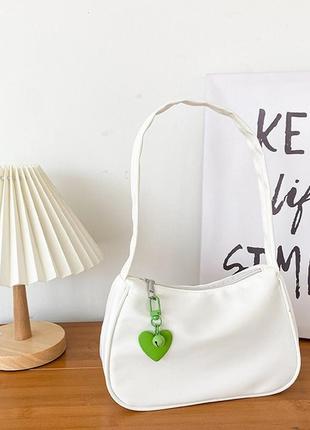 Женская сумка с кулоном любви белая
