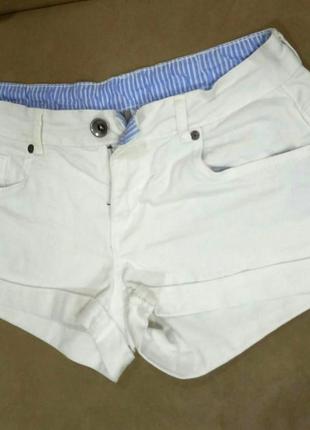 Белые джинсовые короткие шорты denim co