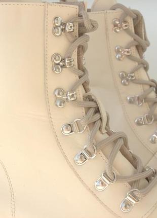 Черевики світло бежеві на широку стопу на платформі жіноче взуття великих розмірів cosmo shoes queen beige bs8 фото