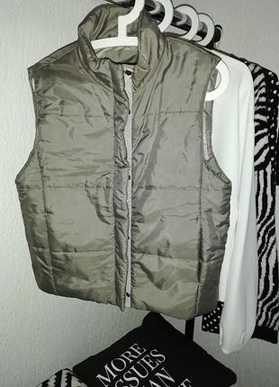 Трендовый жилет puffer цвет капучино