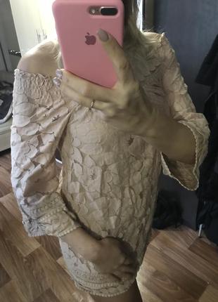 Платья