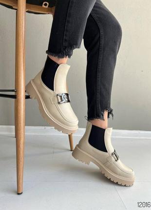 Бежевые натуральные кожаные демисезонные деми осенние ботинки челси с черными резинками пряжкой на толстой подошве кожа беж2 фото