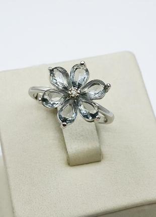 Кольцо серебряное с кубическим цирконием "цветочек" 18,5 2,99 г