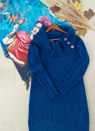 Нова сукня з воротом