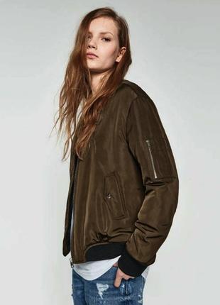 Утепленная куртка бомбер на молнии от zara