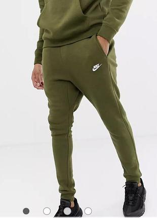 Спортивні штани nike cuffed club jogger in green1 фото