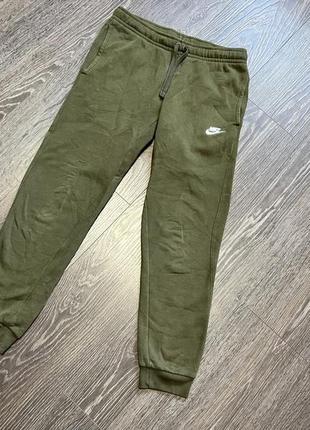 Спортивні штани nike cuffed club jogger in green2 фото