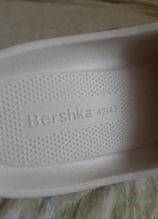 Шлепанцы bershka 42-43р2 фото