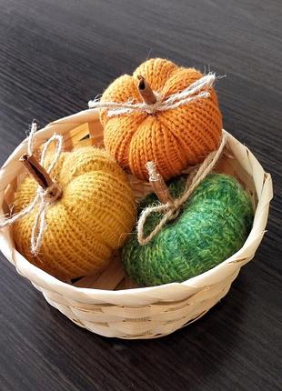 Вязаный декоративная тыквинка. хеллоуин, декор