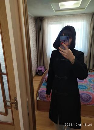 Вовняне осіннє пальто з капюшоном.