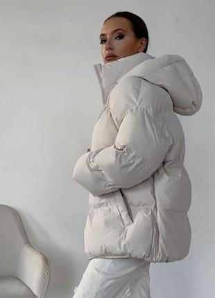 Зимовий пуфер пуховик з капюшоном з'ємним молочний дутий2 фото