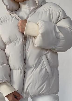 Зимовий пуфер пуховик з капюшоном з'ємним молочний дутий3 фото
