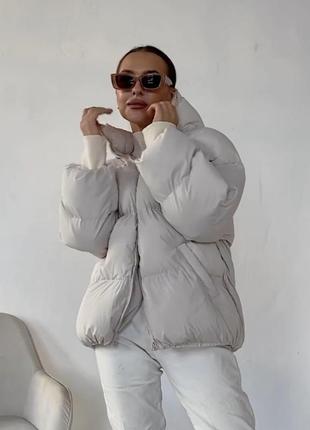 Зимовий пуфер пуховик з капюшоном з'ємним молочний дутий4 фото