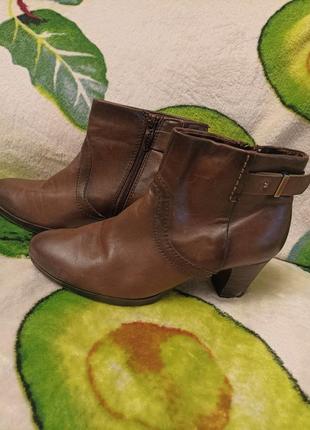 Сапоги кожаные коричневого цвета tamaris