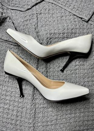 Білі туфлі човники з натуральної шкіри sergio rossi оригінал1 фото
