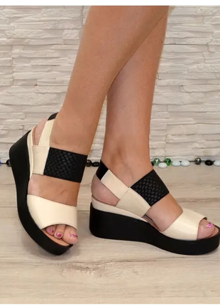 Босоніжки жіночі шкіряні на платформі, колір бежевий