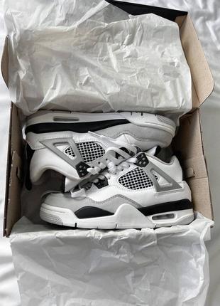 Трендові кросівки air jordan 4