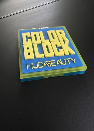 Палетка теней huda color block 1 затем / beetlejuice makeup