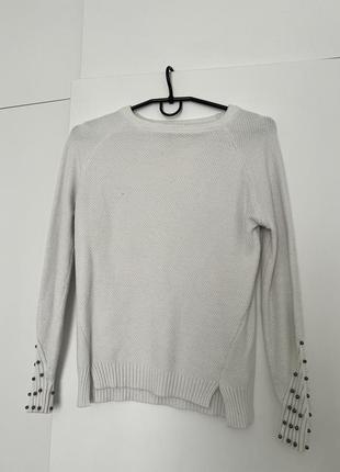 Белый свитер с жемчужинками2 фото