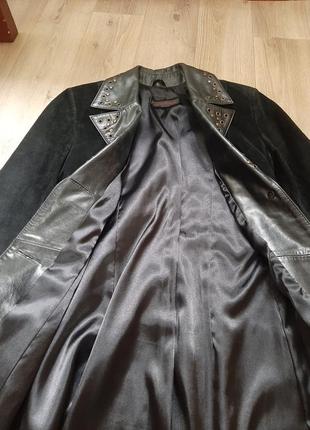 Черное классическое пальто из натуральной замши4 фото