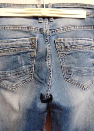 Модные рваные джинсы buddy boy б/у подростковые на мальчика размер 24/150 синие3 фото