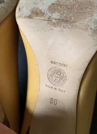Жовті шкіряні човники туфлі фінтажні versace гострий носок5 фото