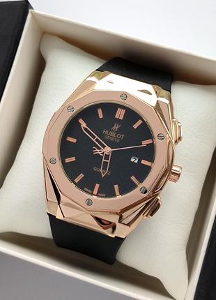 Чоловічий наручний годинник золотистого кольору з чорним циферблатом, на каучуковому ремінці1 фото