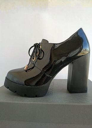Туфлі розміри 38-37 та 40-39
