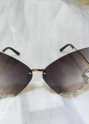 Солнцезащитные очки со стразами в виде бабочки y2k, синие, коричневые, черные.3 фото