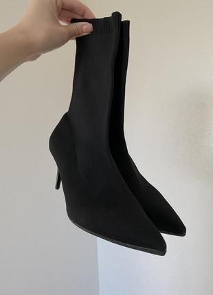 Ботильоны на шпильке socks boots