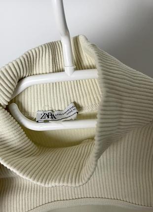 Укорочений светр гольф з довгими рукавами zara у рубчик6 фото