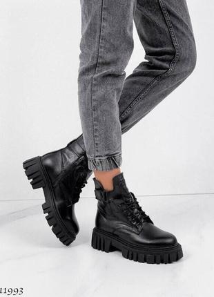 Демисезонные женские кожаные черные ботинки на тракторной толстой подошве, натуральная кожа8 фото