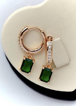 Позолочені сережки кільця зелені камені медичне золото позолоченные серьги кольца зелёные камни медзолото подарок