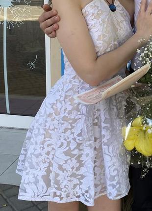 Платье белое