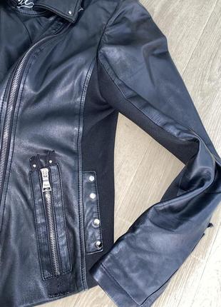 Шкіряна куртка байкерська куртка косуха gucci витражная куртка косуха чёрная кожанка оригинал8 фото