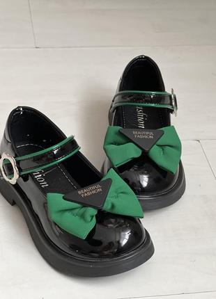 Шкіряні туфлі для дівчаток